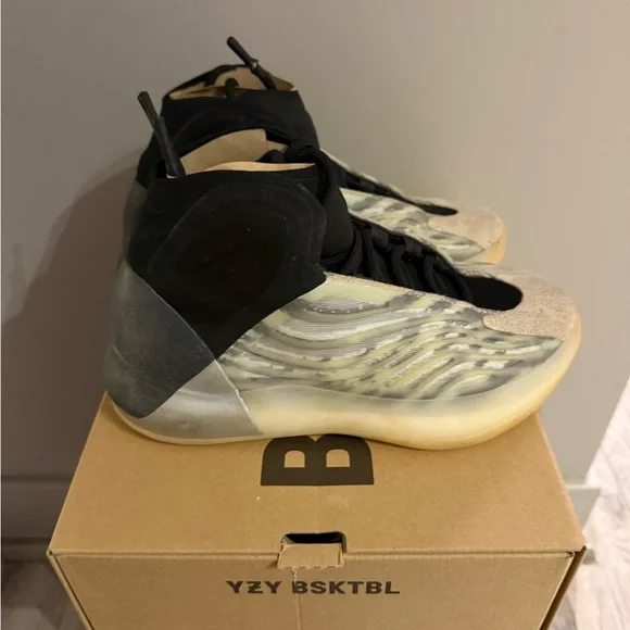 Yeezy Athletic Shoes in Black and Cream - Picture 2 of 8